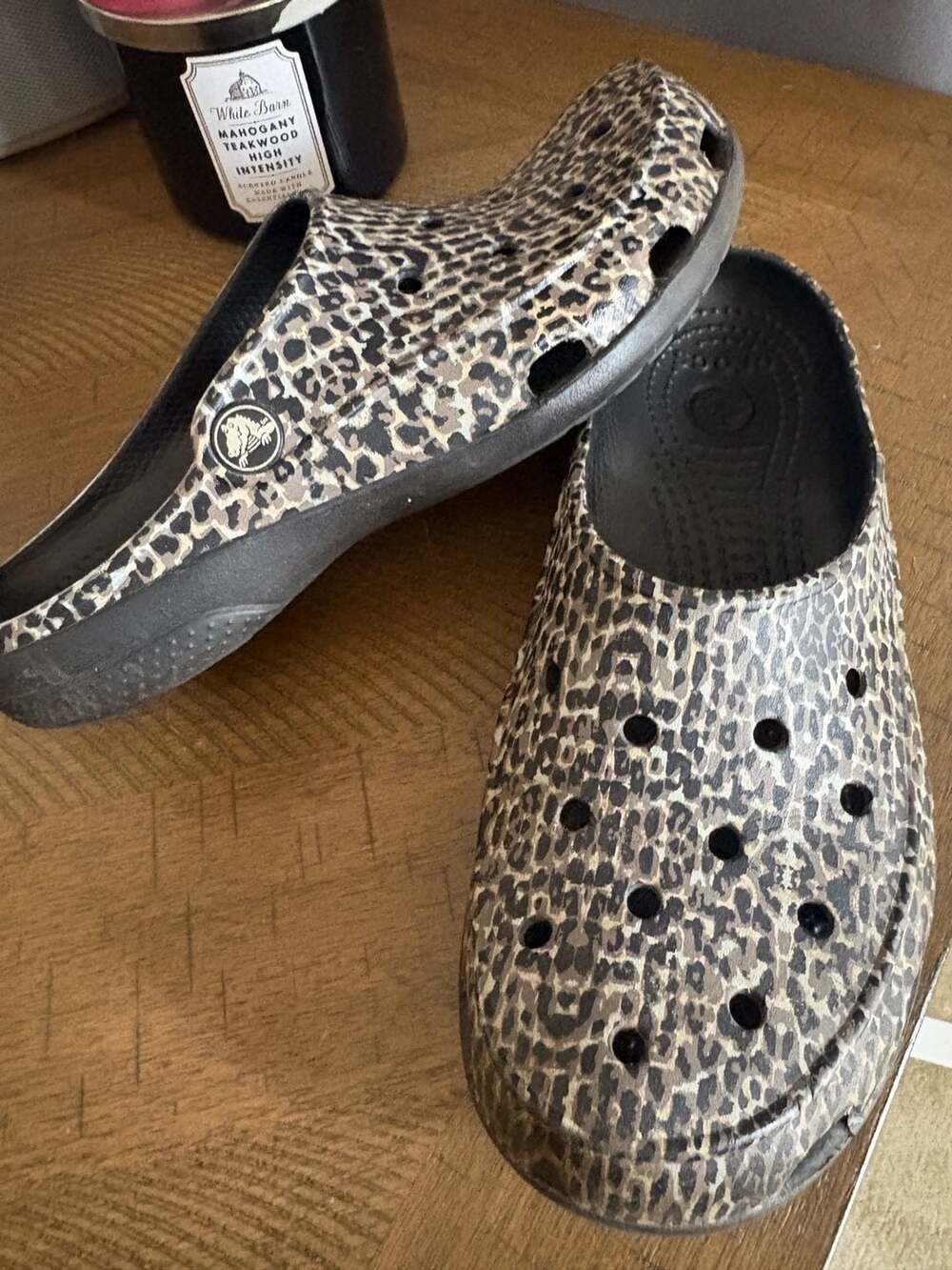 Slip on Crocs Classic Speckle Clog Size W7 Black Leopard Print